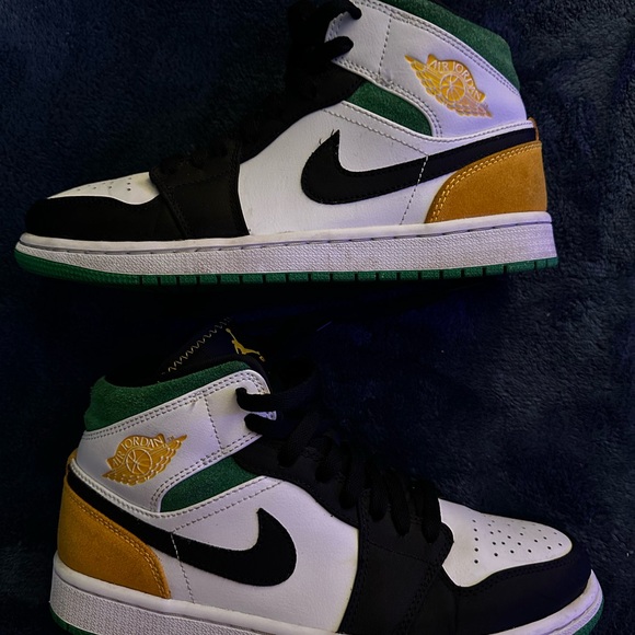 Nike Air Jordan 1s - Picture 3 of 4